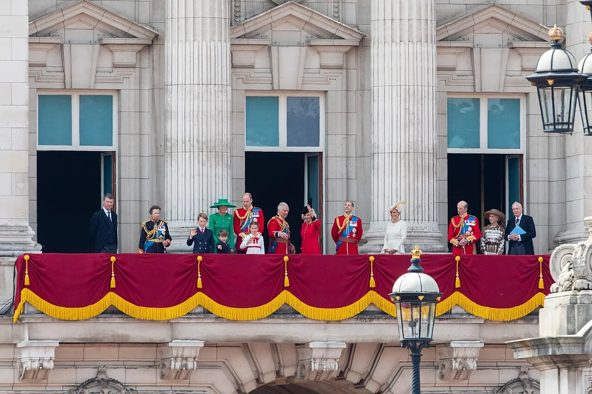 Кралското семейство на балкона на Бъкингамския дворец на парада Trooping the Colour през 2023 г.